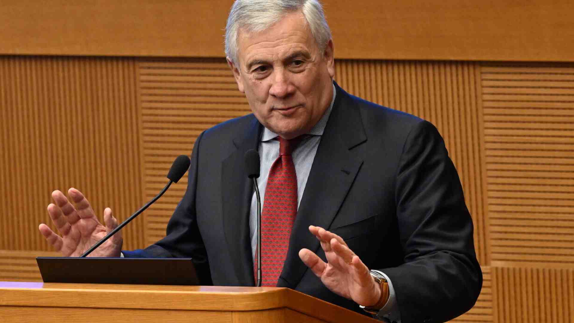 Le danze di Tajani: rivalità, correnti, congresso. Lo “scossone” di Marina B.