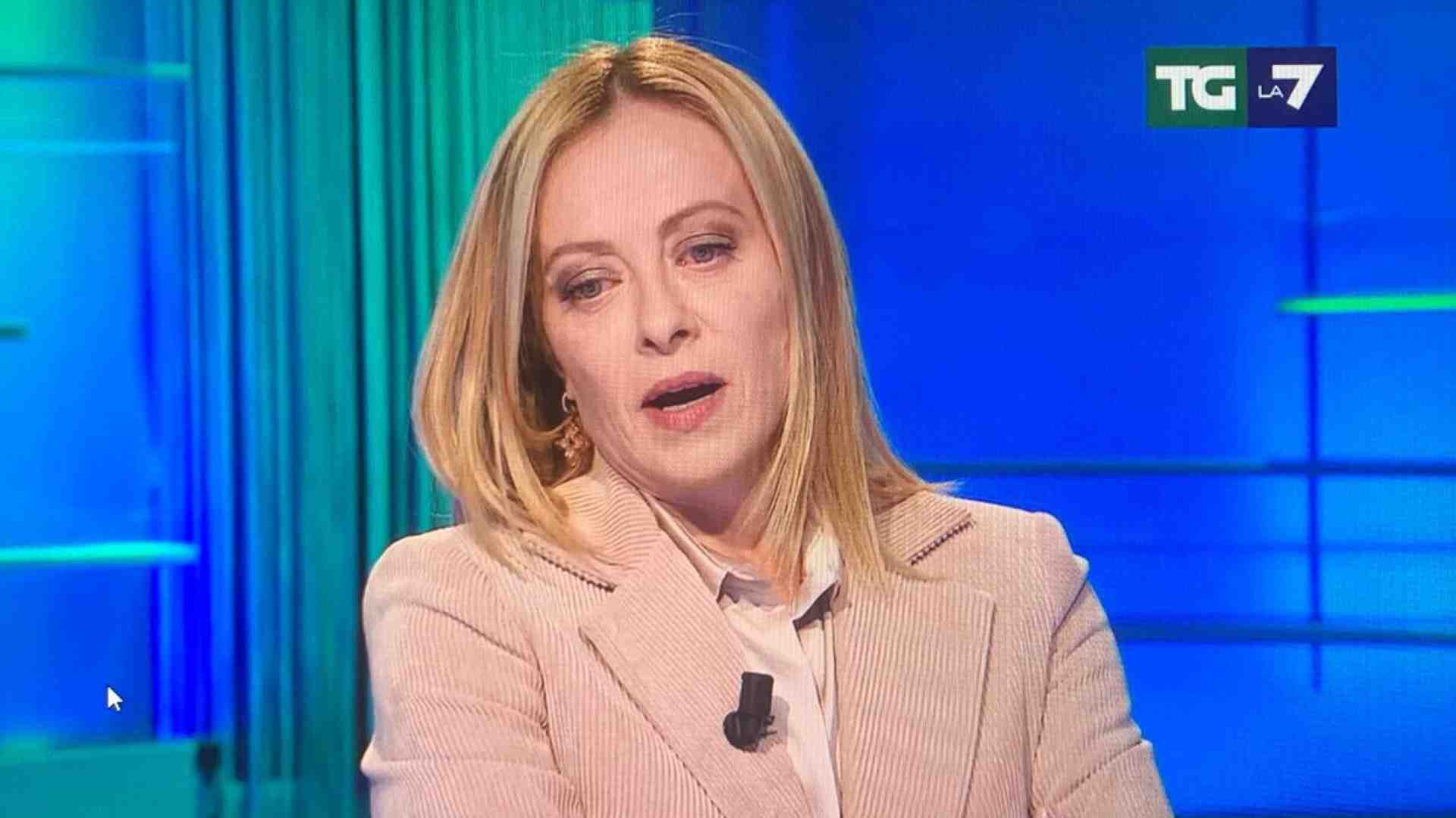 Meloni: "Non vedo incrinarsi i rapporti con gli Usa ma l'Europa deve sapersi difendere da sola"