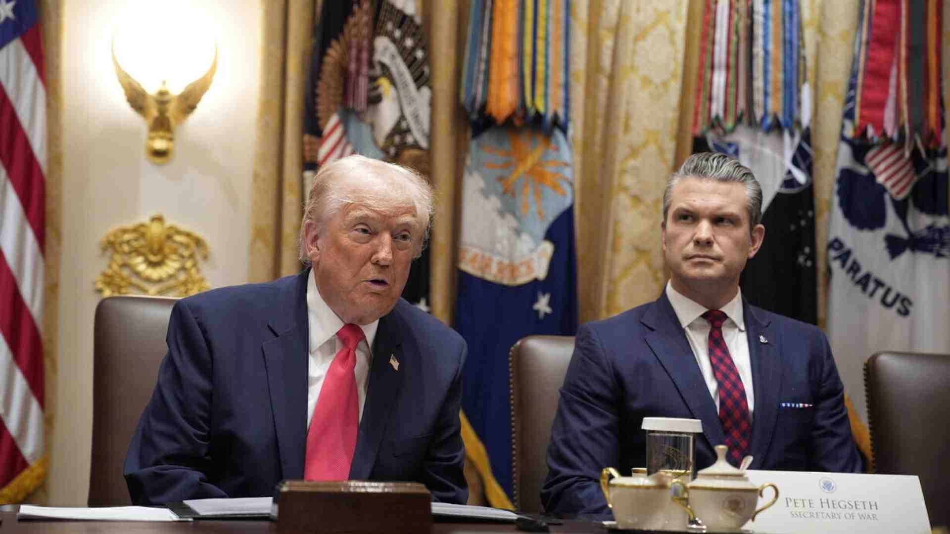 Da Signal ai bombardamenti contro i narcos. L’assedio a Hegseth