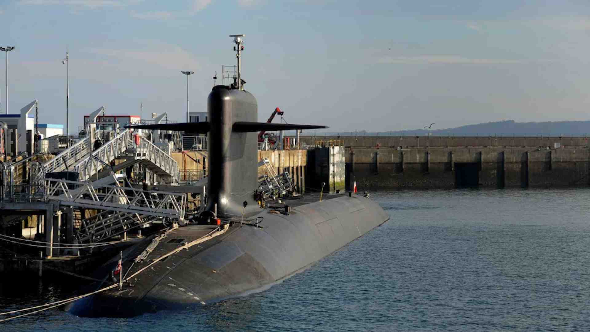 I sorvoli sospetti sui cieli di Francia e Irlanda durante le visite del presidente ucraino