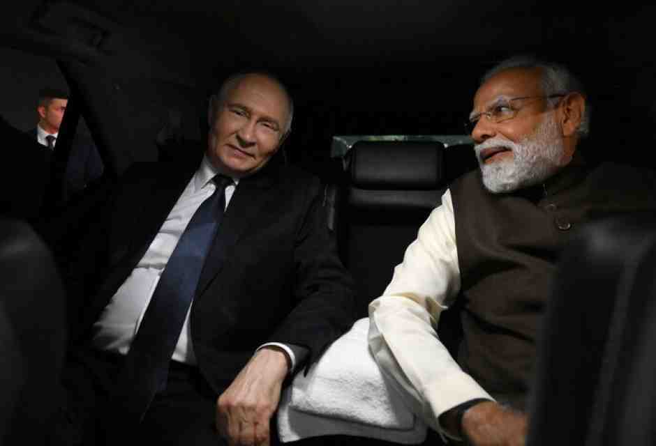 Putin arriva in India con ministri e uomini d’affari. L'abbraccio di Modi