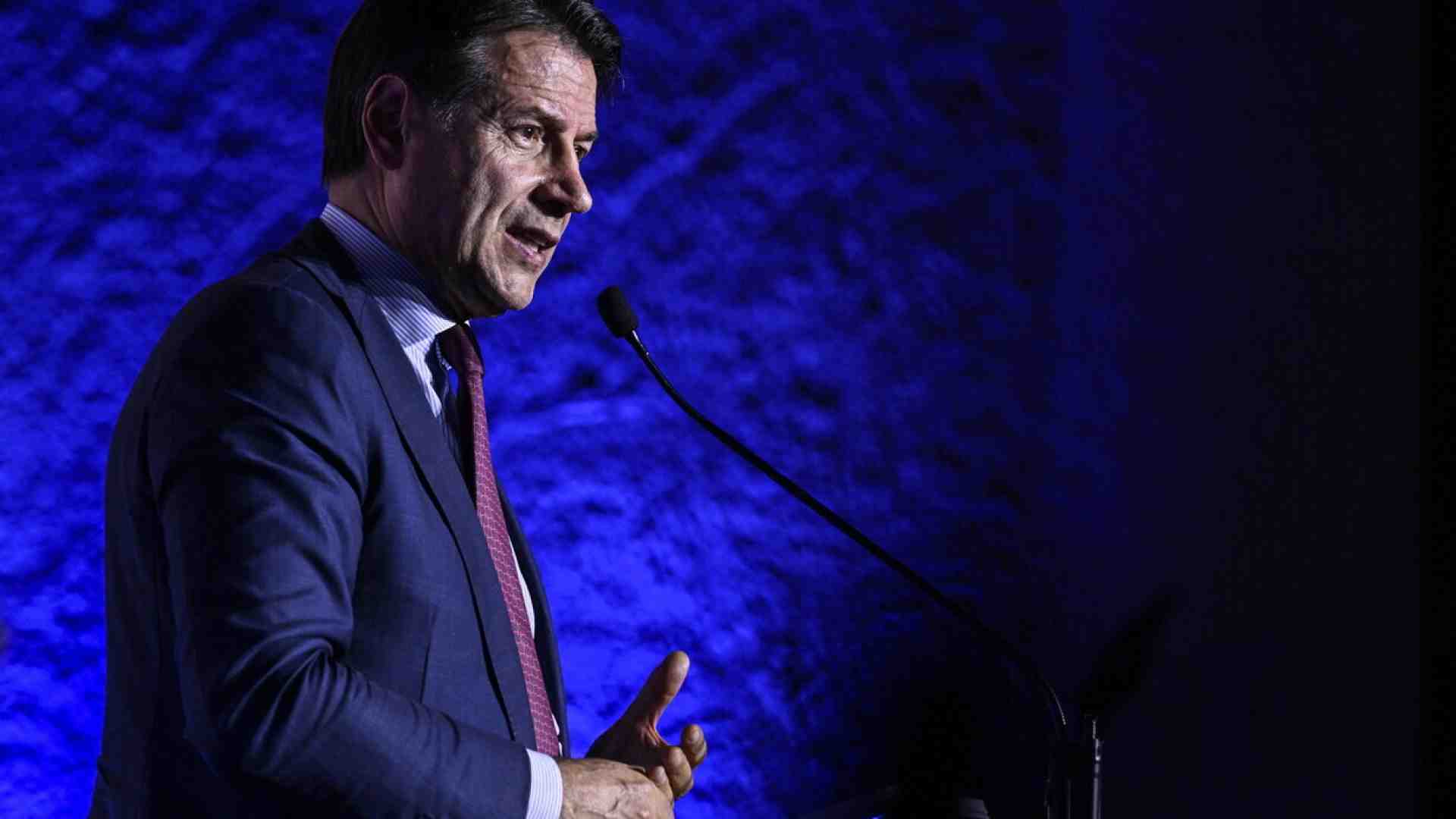 Conte rimette la kefiah e punta sulla Palestina. L’idea di un tour M5s