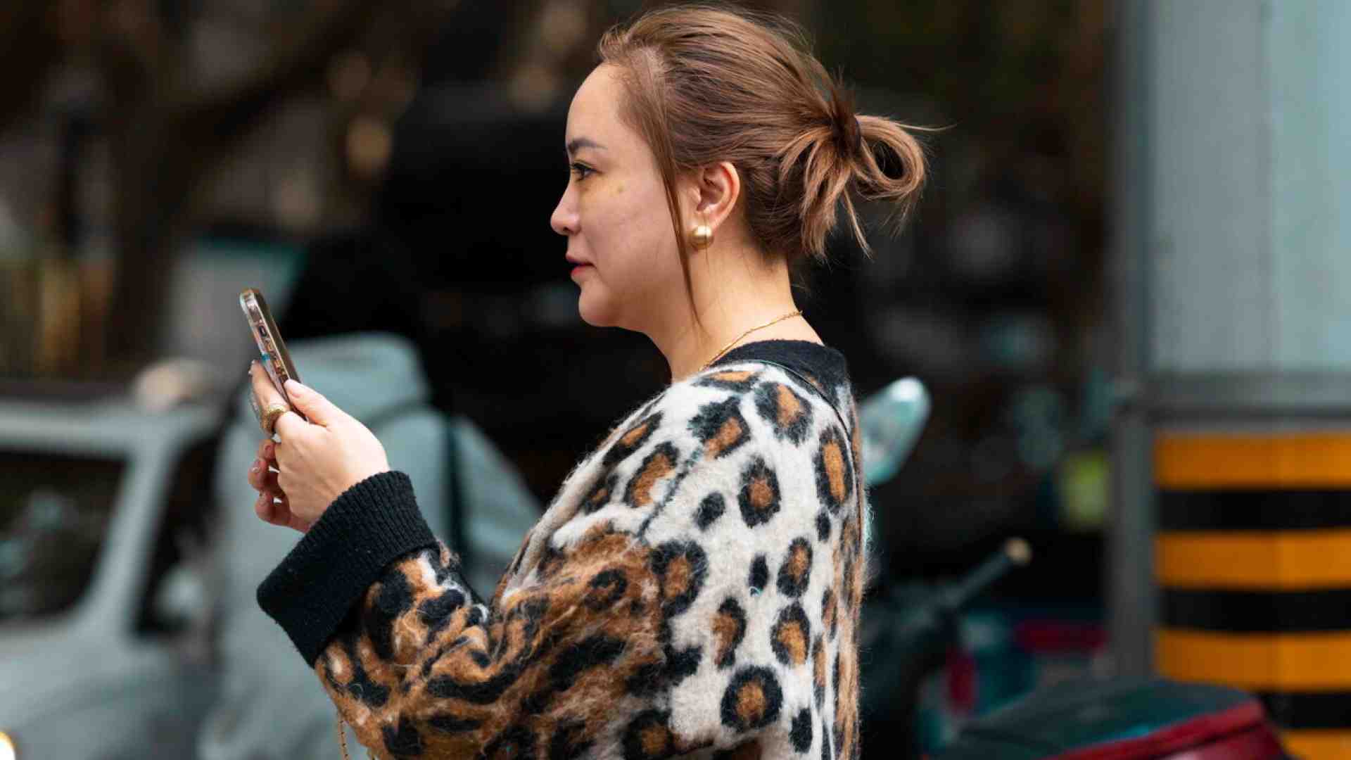 Parlare, litigare, innamorarsi dei bot. È l’èra del sovradosaggio di imbecillità