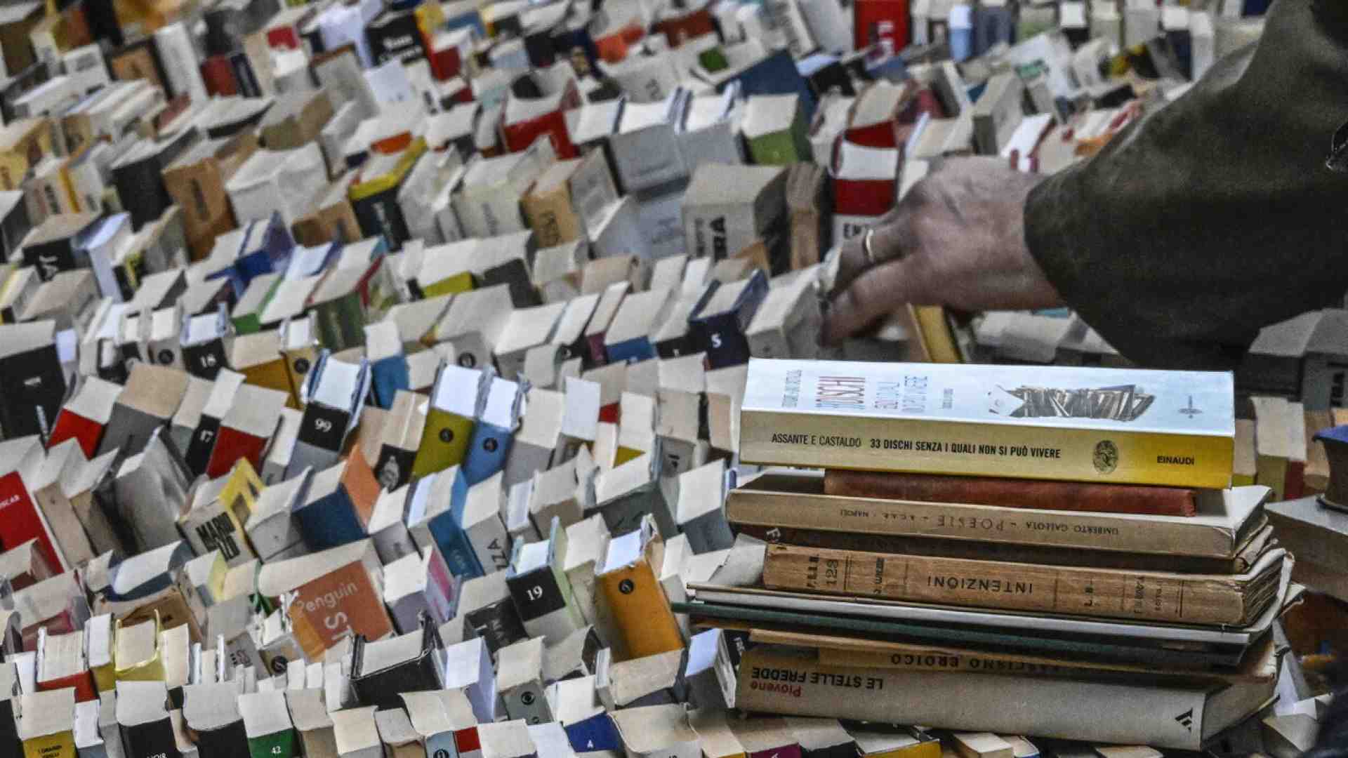 Le pubblicità dei libri talmente gonfie di apologetica da trattare il lettore come un imbecille