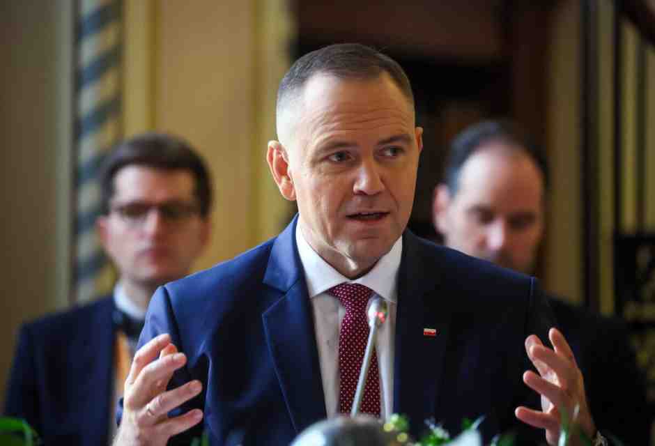 In Polonia Nawrocki fa quello che aveva promesso: bloccare il governo Tusk