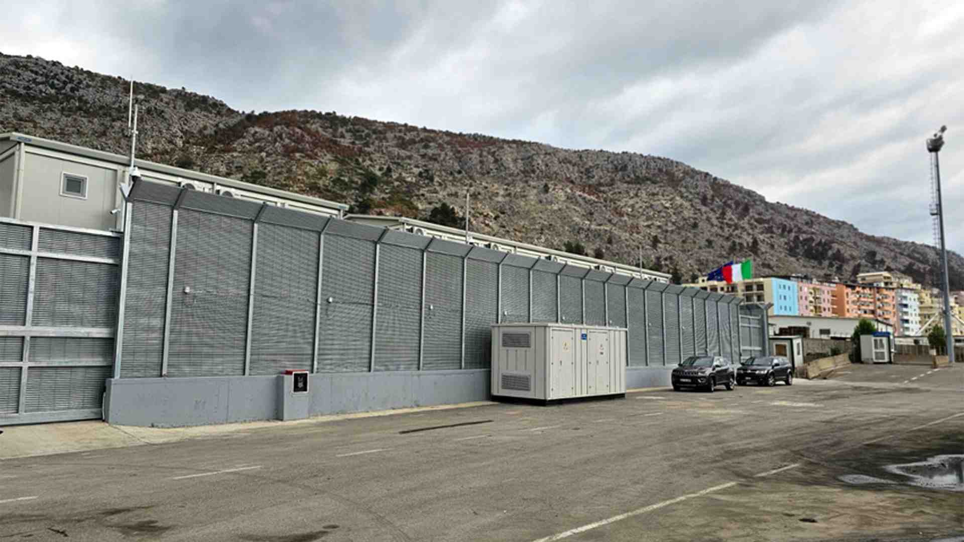 Prima intesa Ue sui paesi sicuri. Piantedosi: "E' una svolta, anche per i centri in Albania"