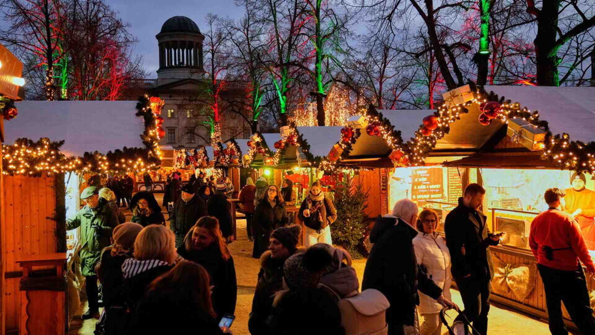 Decorazioni e misure antiterrorismo. In Germania ripartono i mercatini di Natale