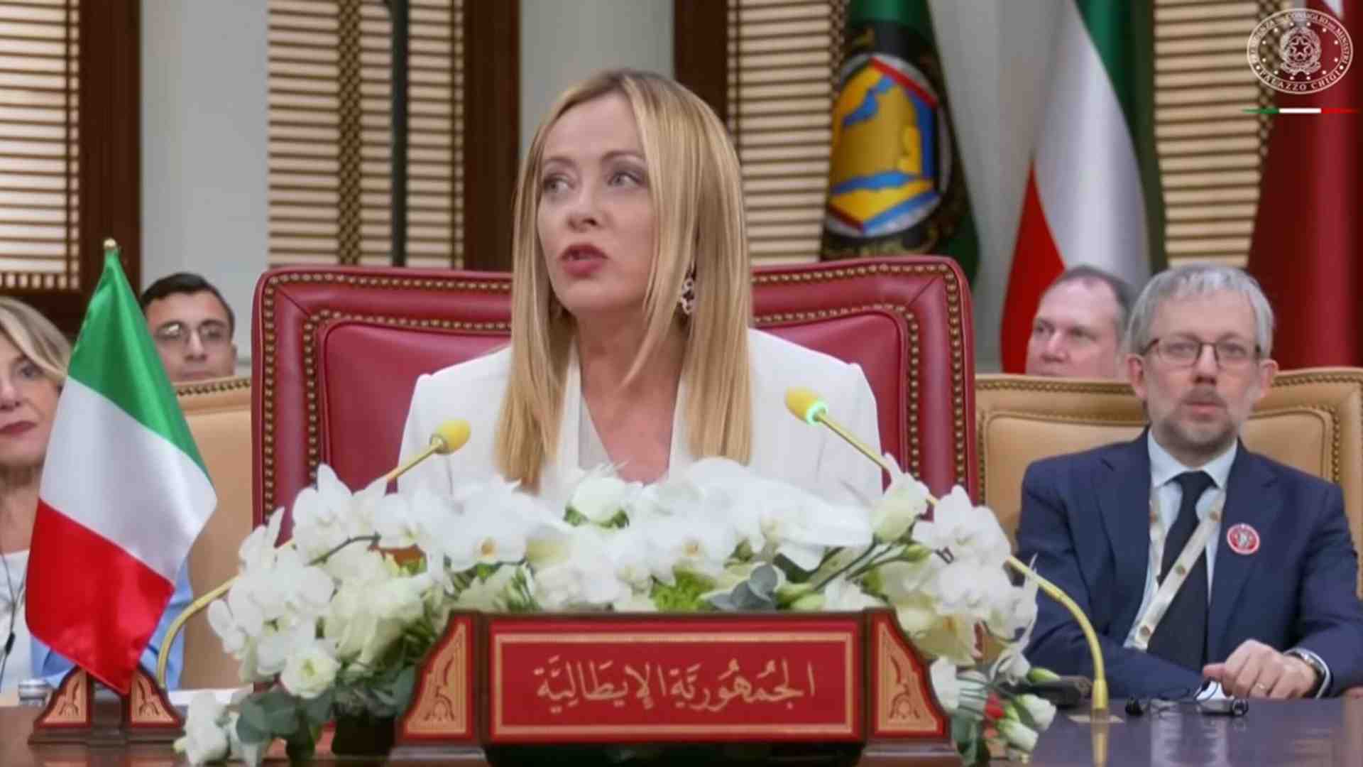 Meloni la volenterosa, con Zelensky, la Ue (e Trump). La trincea di Crosetto contro la propaganda "no Difesa"