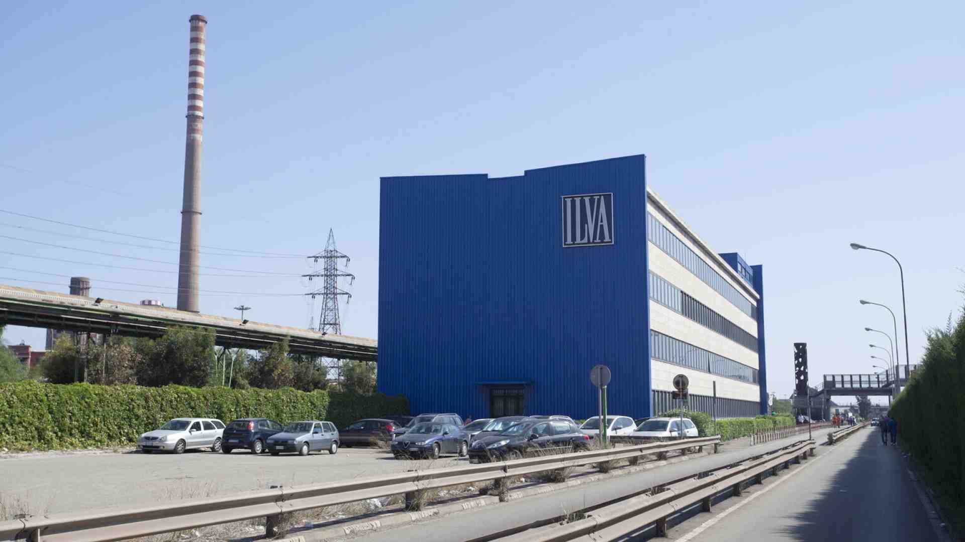 Ilva va a fondo. Ma Urso ripete: “L’abbiamo salvata”