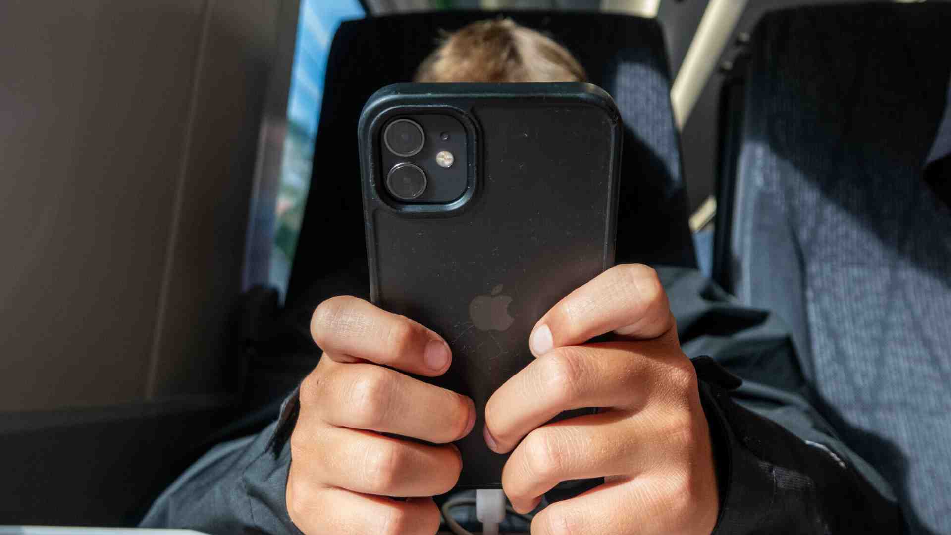 Sì al divieto di social under 16, dice la voce dei presidi Giannelli