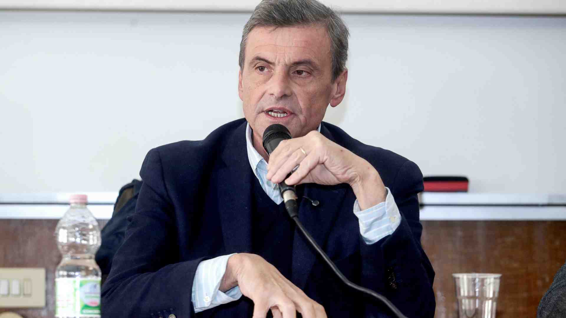 Calenda rilancia la piazza pro Ue e Kyiv. "Il silenzio di Schlein? Sudditanza totale" verso Conte