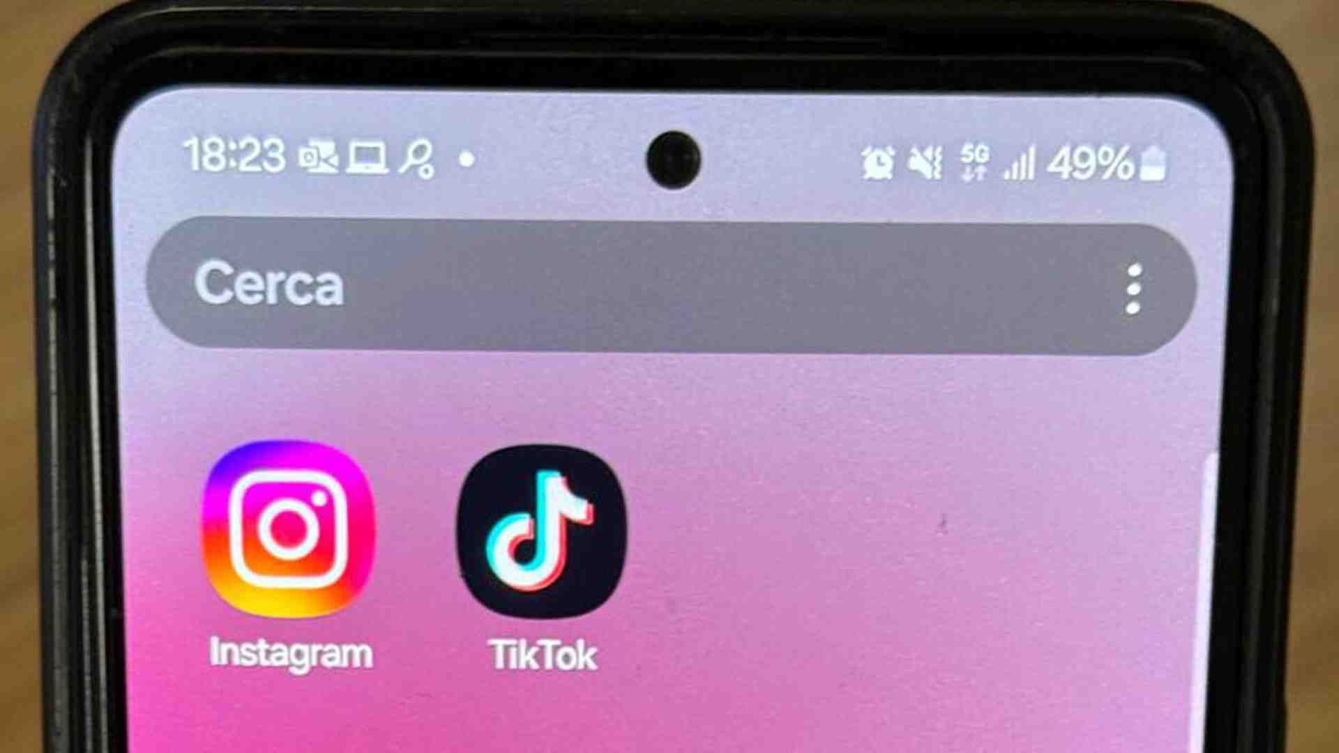 Il ministro Valditara ci spiega perché seguire il modello Australia sui social