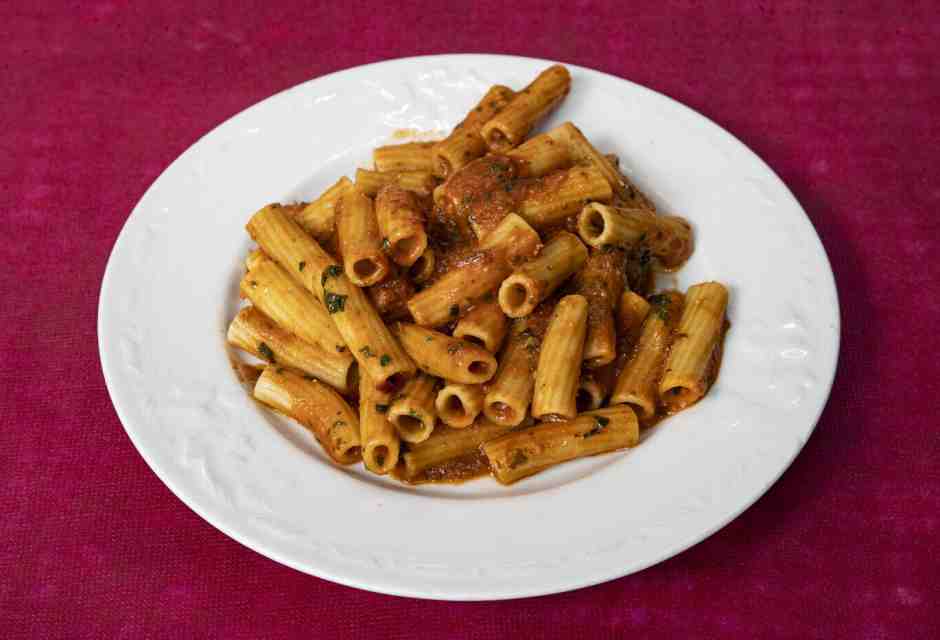 La passione per le tradizioni imbalsamate. Ma il vero genio dell’Italia sta nella creatività