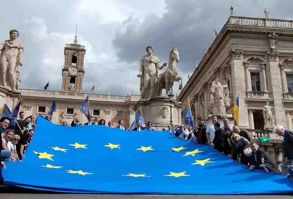 L’imbarazzo di Gualtieri sulla manifestazione pro Ue
