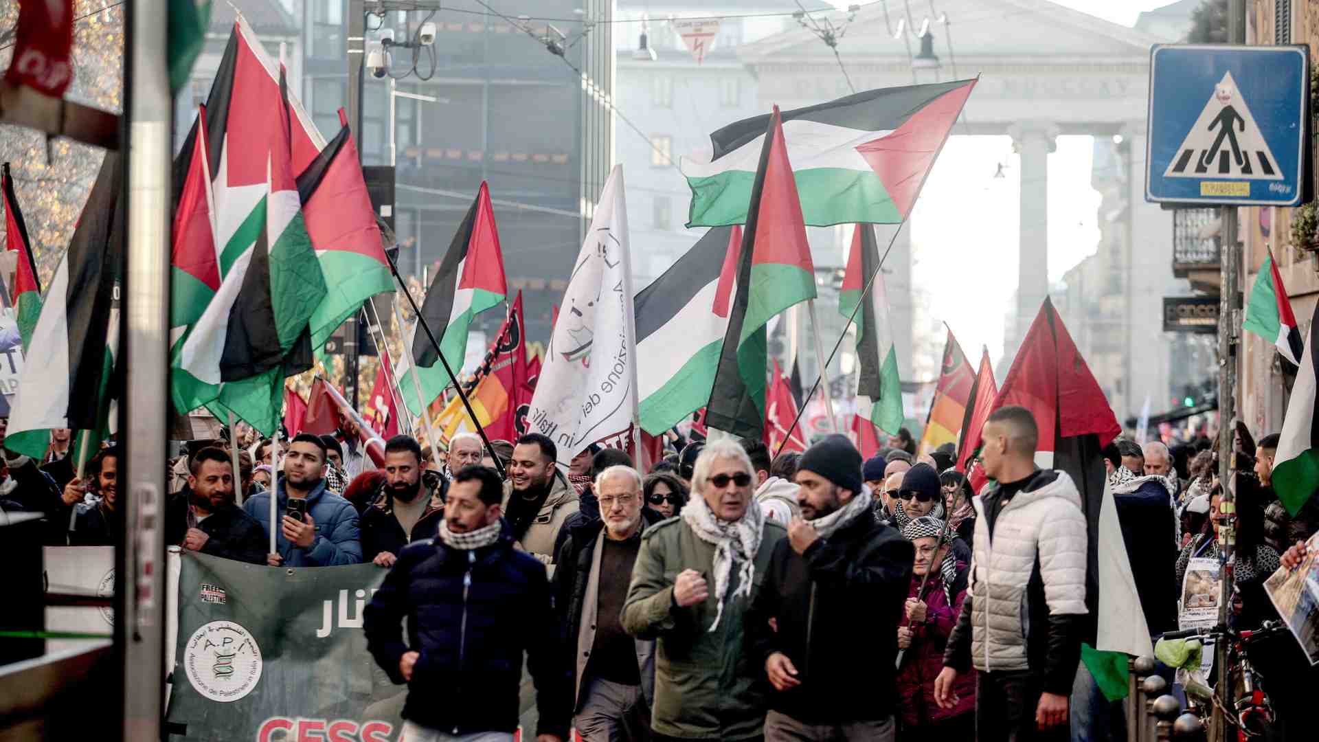 Gaza, l’Occidente in piazza e il bersaglio Israele: il copione che non cambia