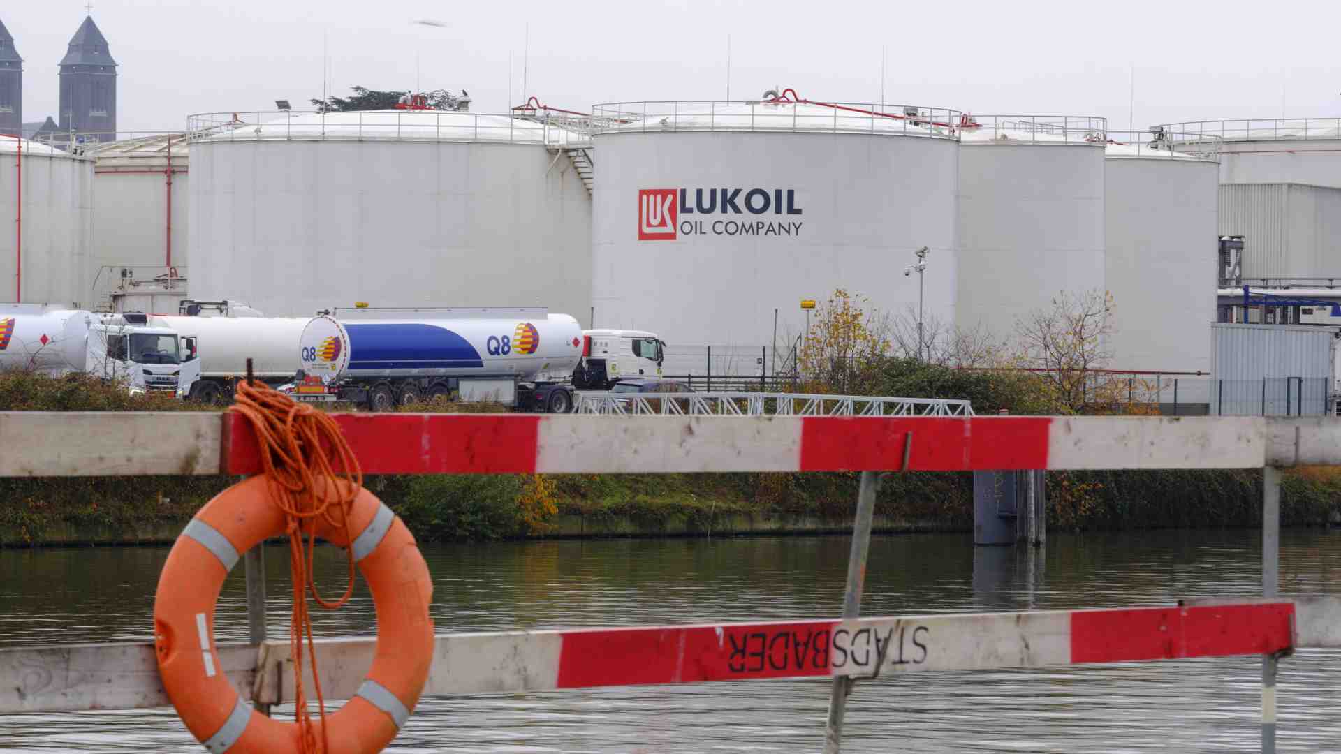 I droni di Kyiv colpiscono dove le sanzioni non arrivano: la flotta ombra