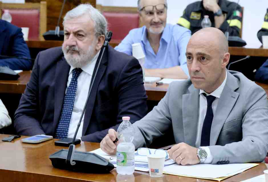 I veleni dell’ex Ilva travolgono la maggioranza del sindaco Bitetti, mentre Urso apre all'ingresso dello stato