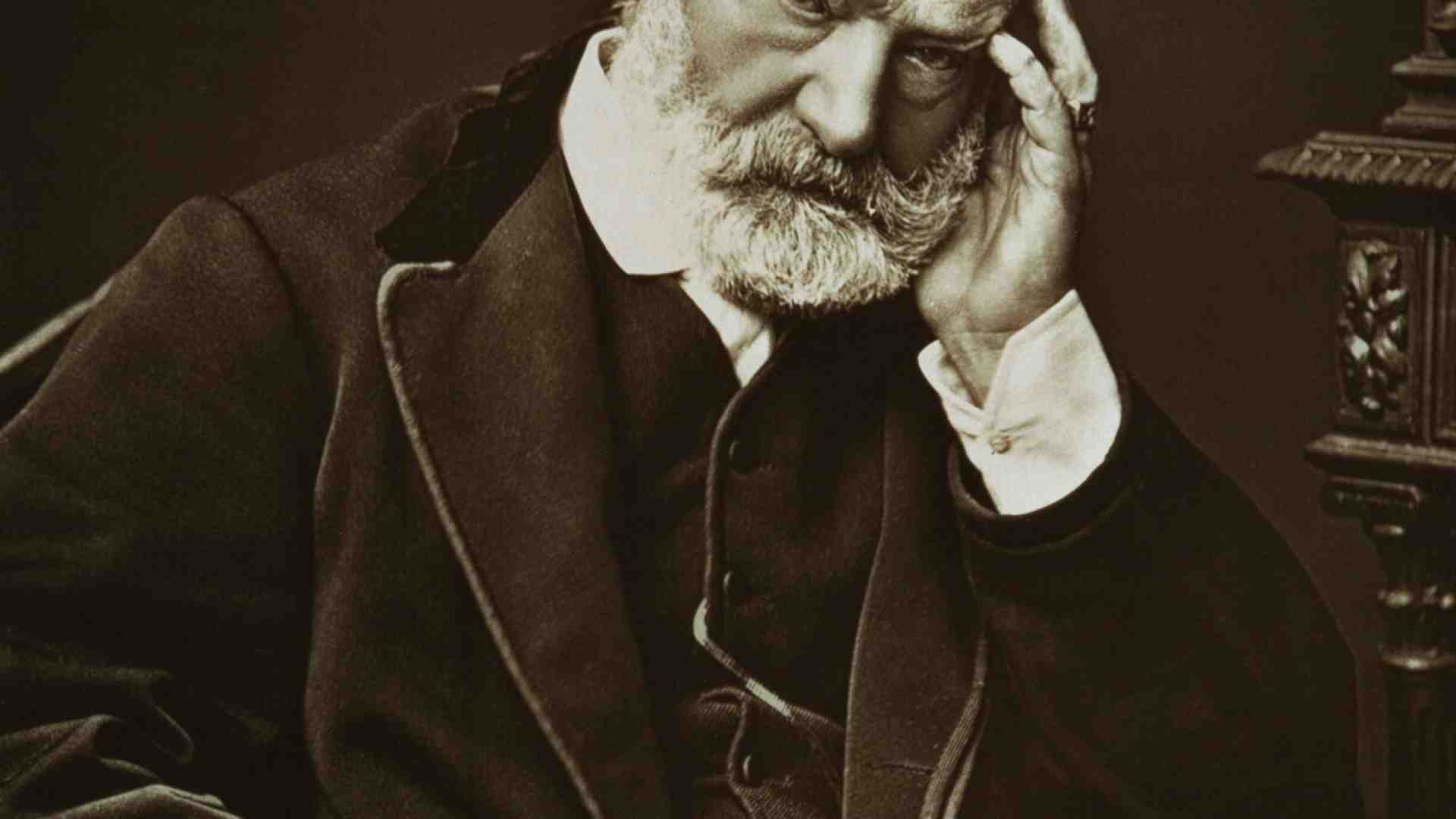 Leggere Victor Hugo per capire che il fine della politica non è la felicità