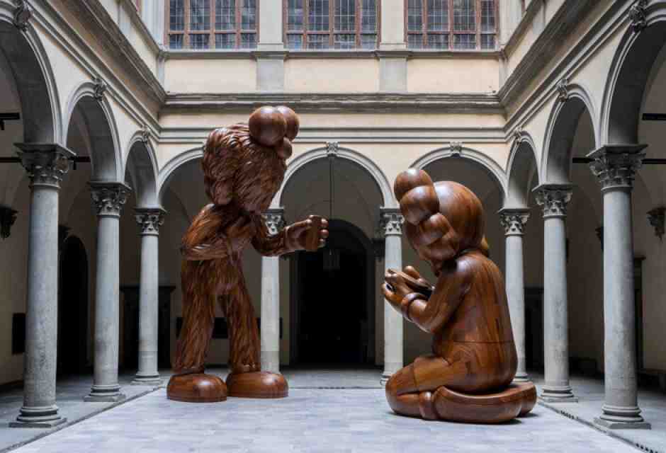 Che arte del Kaws. A Palazzo Strozzi l’americano dialoga con Beato Angelico