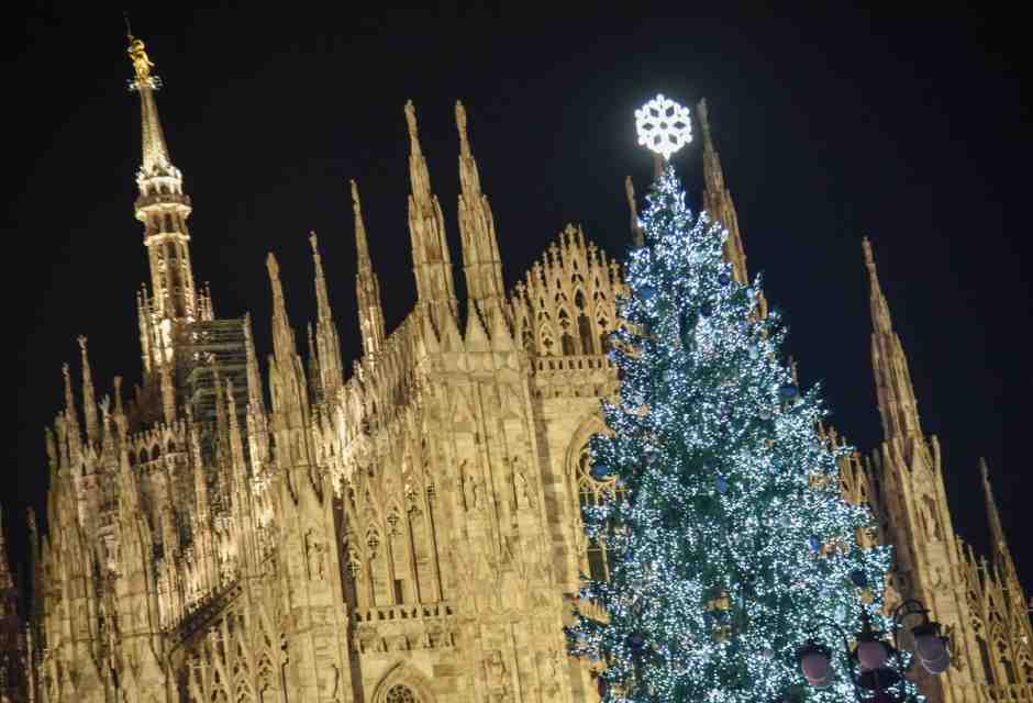 Dai panettoni alle Olimpiadi, la grande abbuffata dei consumi promette crescita