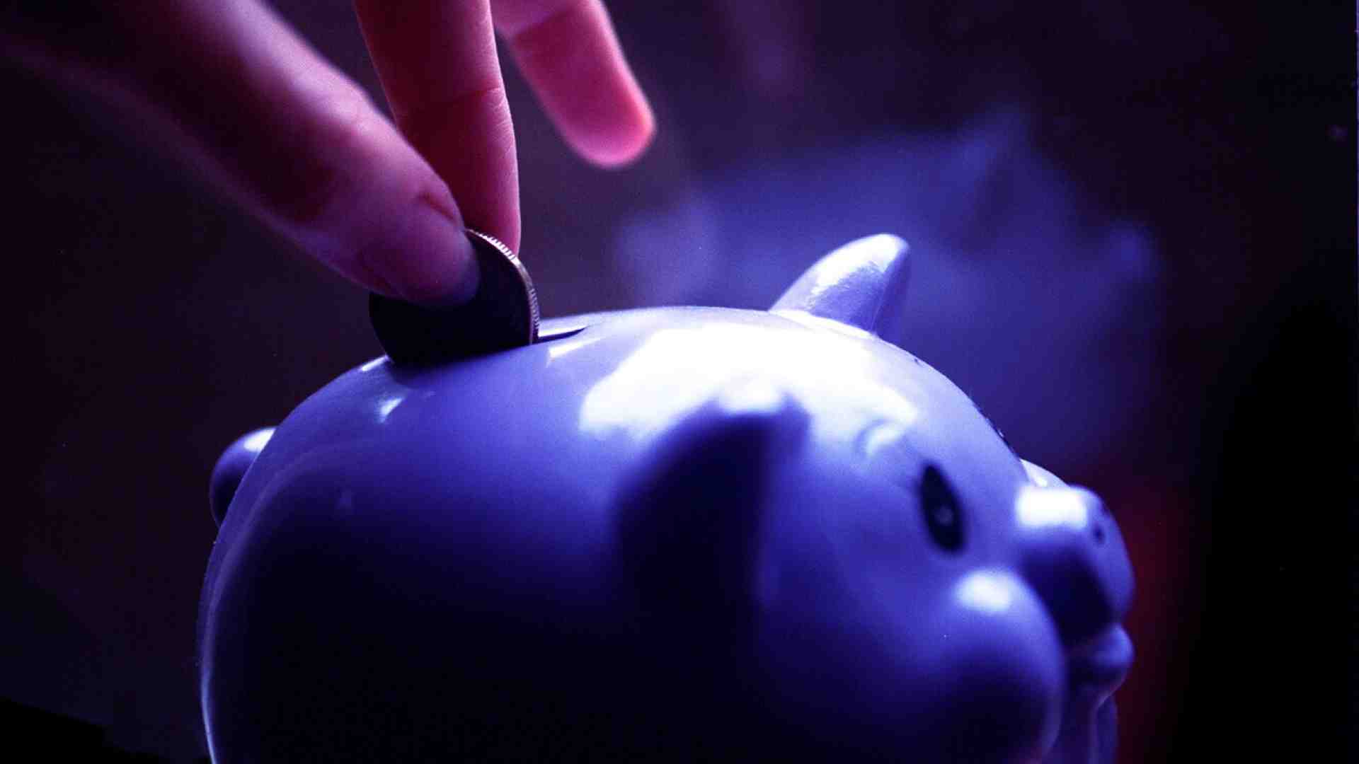 Il paese del risparmio: gli italiani consumano poco e investono meno