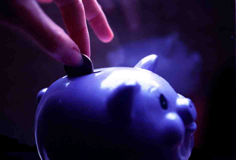 Il paese del risparmio: gli italiani consumano poco e investono meno