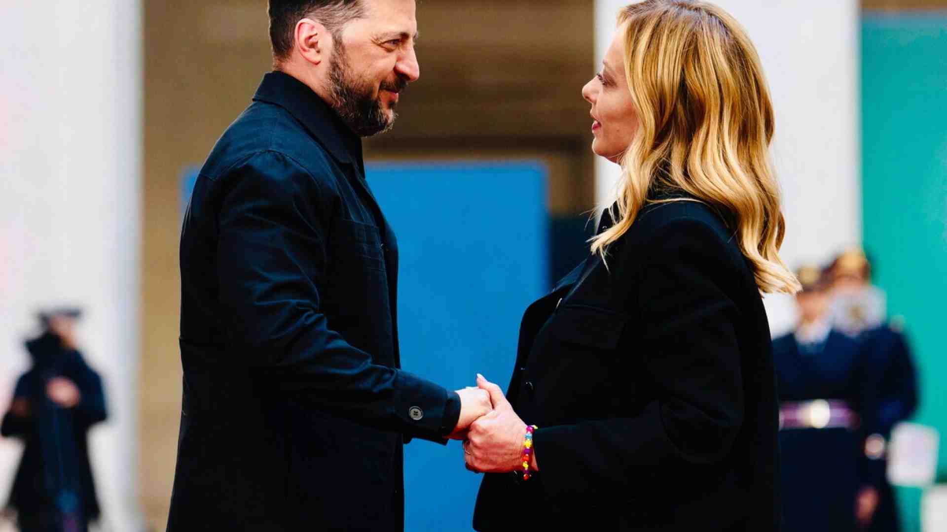 In una nota il partito di Meloni rimarca l’asse con i Volenterosi e l’adesione dell’Ucraina alla Ue