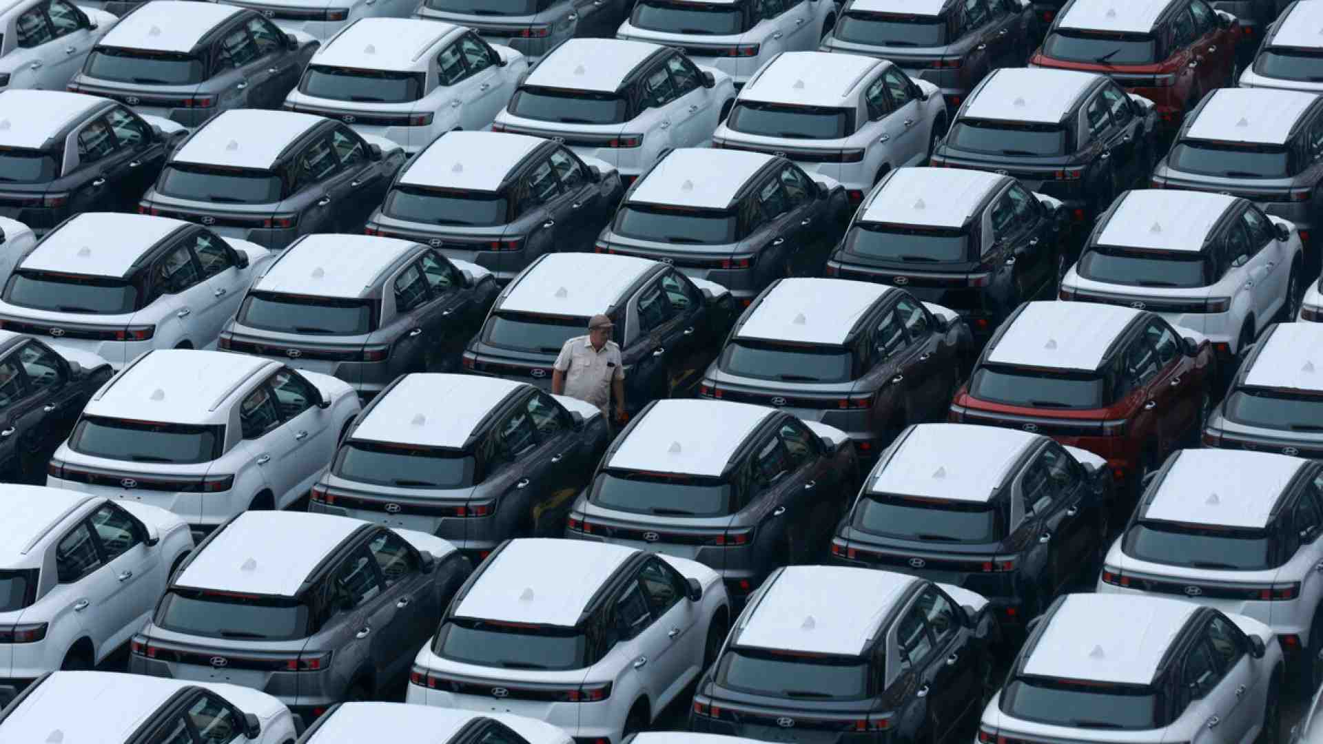 Bruxelles ci ripensa sui motori tradizionali: flessibilità o retromarcia? Idee a confronto