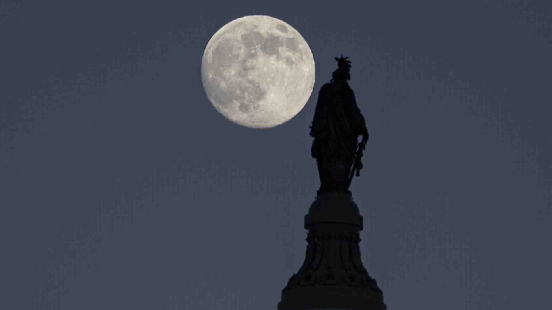 Quando la libertà cade: la statua di Porto Alegre e la farsa dei simboli