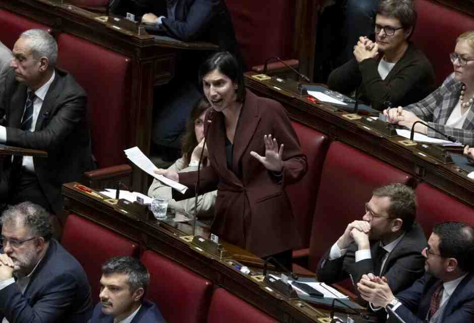 "Siete degli ipocriti". "Salvini è diventato il portavoce di Mosca?". Conte e Schlein in aula contro Meloni