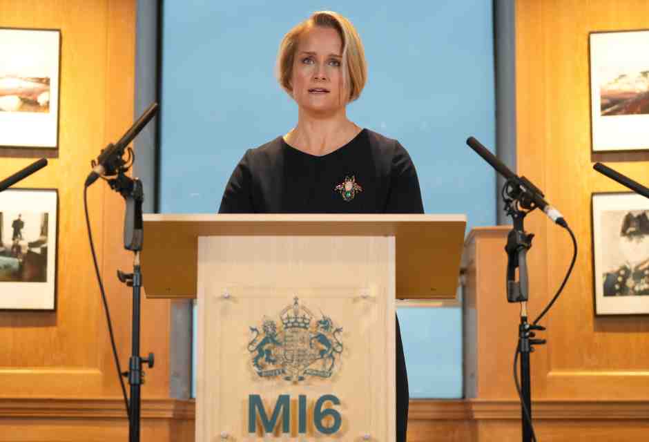 Il fronte di guerra è ovunque, dice la nuova direttrice dell’MI6, ma con i valori e l’abilità umana si possono sconfiggere