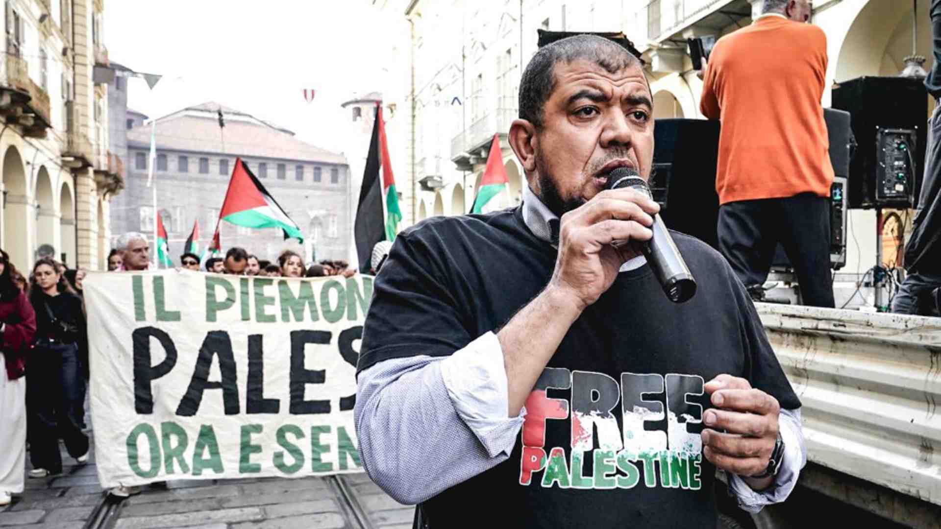 L'imam da un lato. Tutto il resto dall'altro