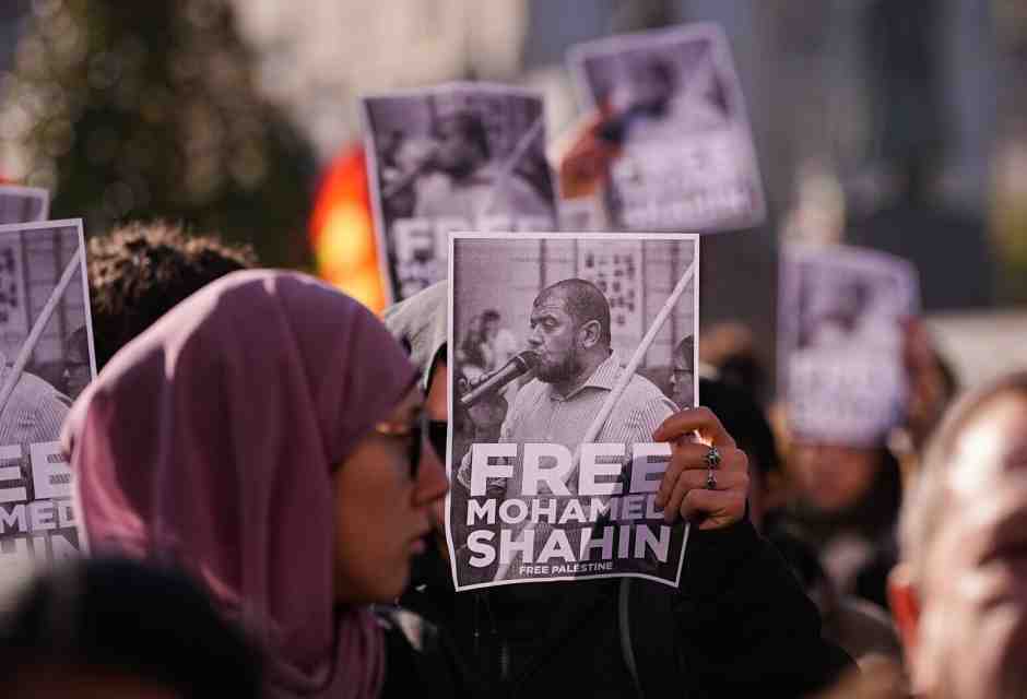 La strana idea della Cei su chi siano "gli uomini di pace"