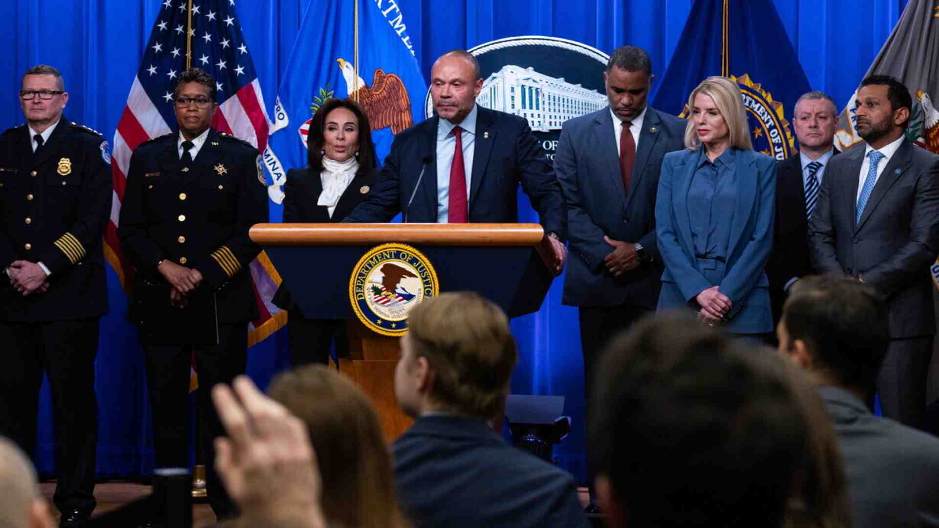 Bongino verso l’uscita dall’Fbi, Trump punta su Andrew Bailey