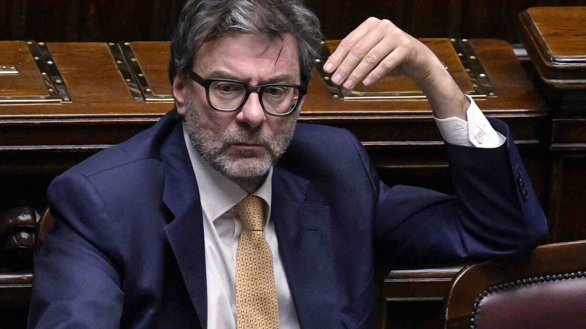 La manovra cambia ancora: saltano norme su pensioni e Tfr. Ok per l'oro di Bankitalia