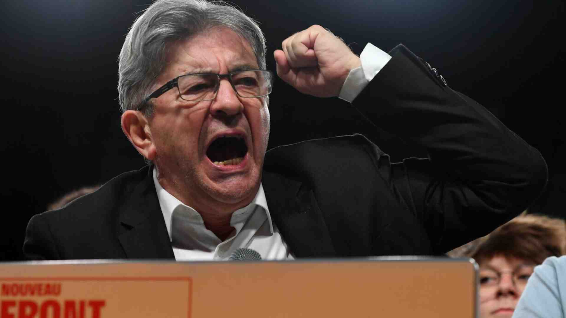L’inchiesta sugli insoumise di Mélenchon: “Un cavallo di Troia usato dagli islamisti”