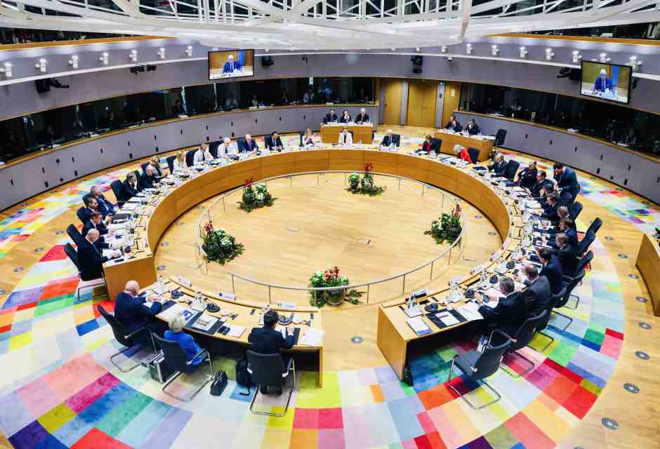 I 90 miliardi all’Ucraina e il tabù degli eurobond. Parla Codogno