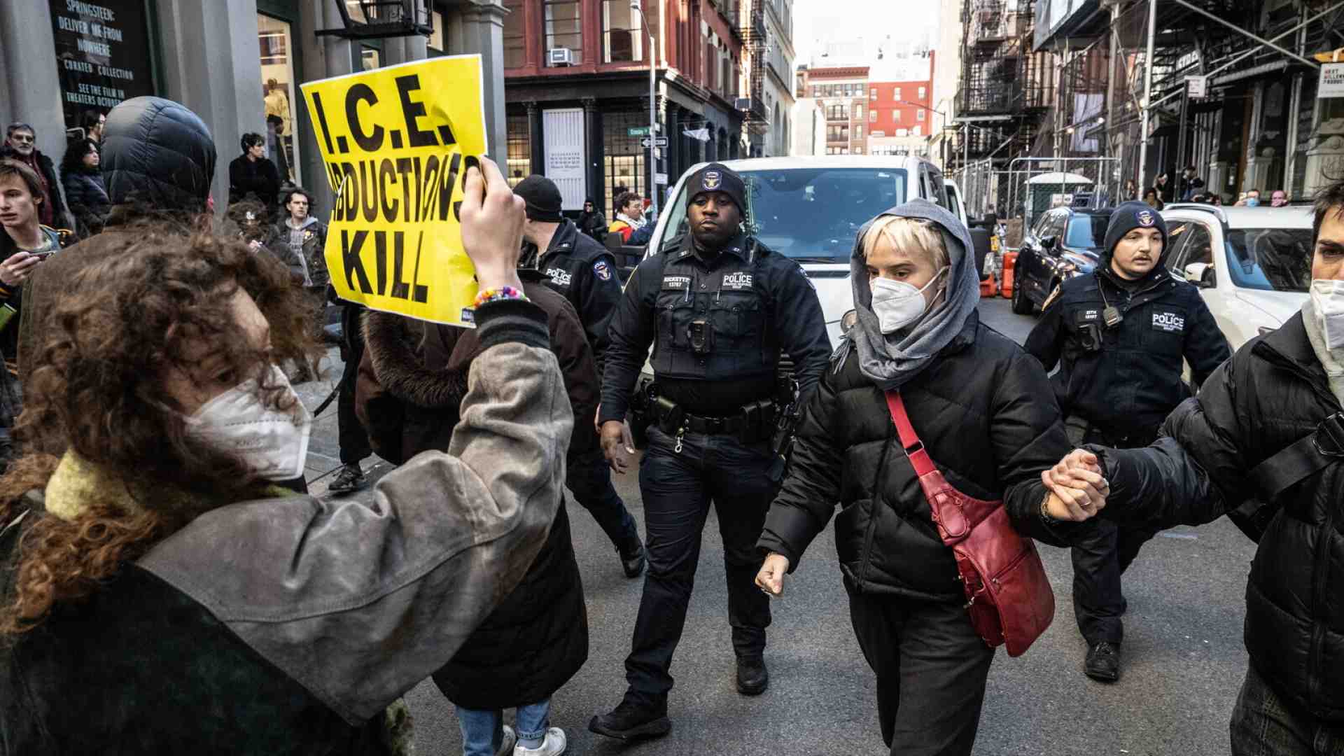 Secondo il Deportation Data Project un migliaio di arresti al giorno avviene per questioni migratorie. Ad agosto la media è stata di 500 al giorno (Getty) <br />