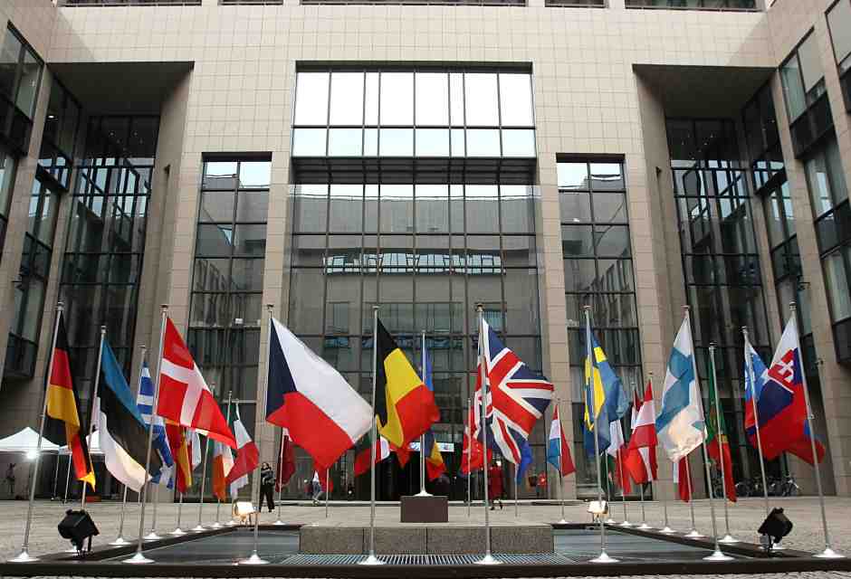 Le regole “stupide” che hanno fatto l’Europa intelligente