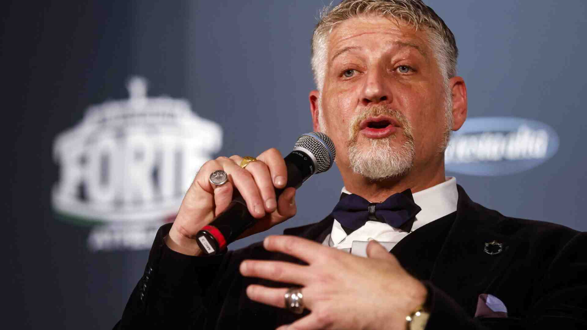 Scontro Veneziani-Giuli: "C'è solo Meloni, gli altri comparse". Il ministro: "Animo ricolmo di rimpianto"