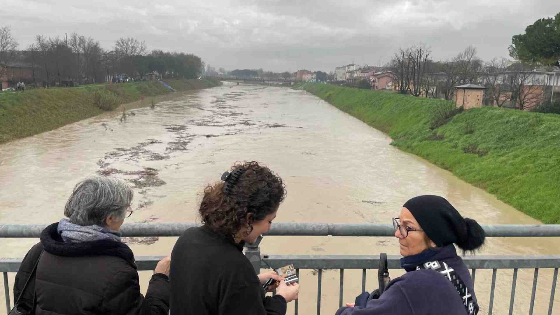 Maltempo in Emilia-Romagna: evacuazioni per fiumi in piena nel Ravennate, ma l'allerta scende