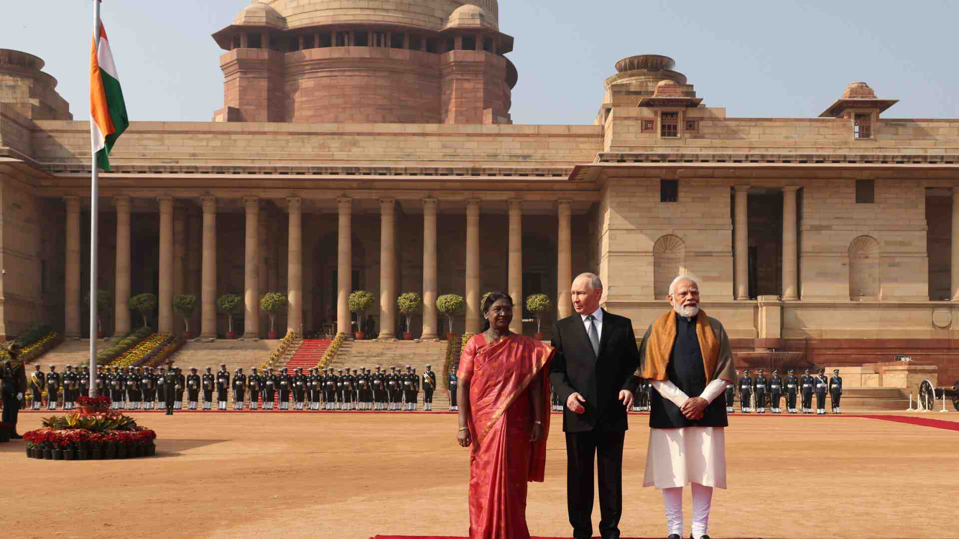 Modi e Putin firmano un accordo per spedire 70 mila lavoratori indiani in Russia. Alcuni finiscono in trincea