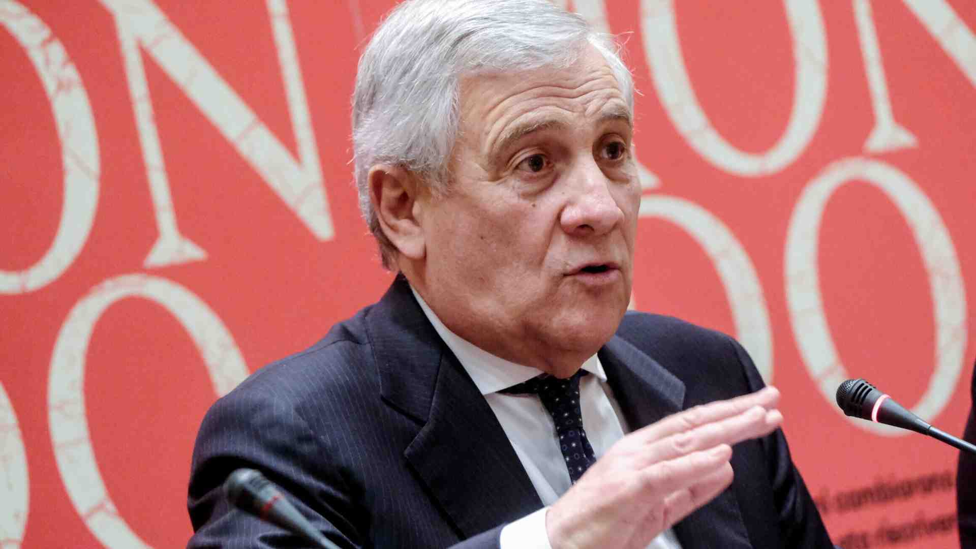 Tajani: "La Russia non ci dividerà con la sua propaganda. Trump che nega i visti? Bisogna dialogare"