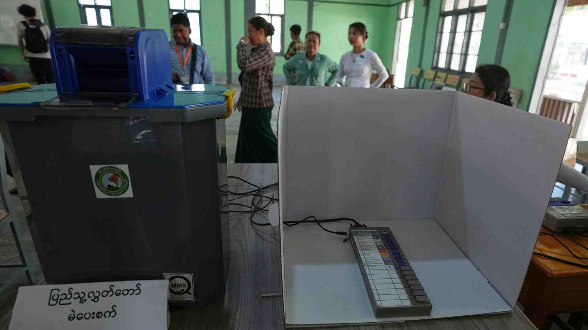 Alle elezioni farsa in Birmania c’è chi risponde con la resistenza