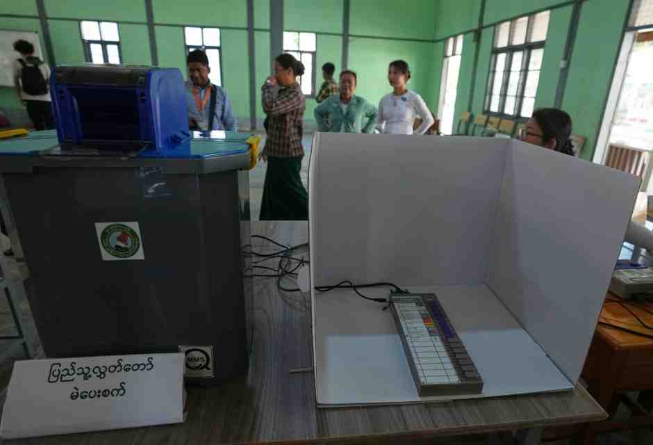 Alle elezioni farsa in Birmania c’è chi risponde con la resistenza