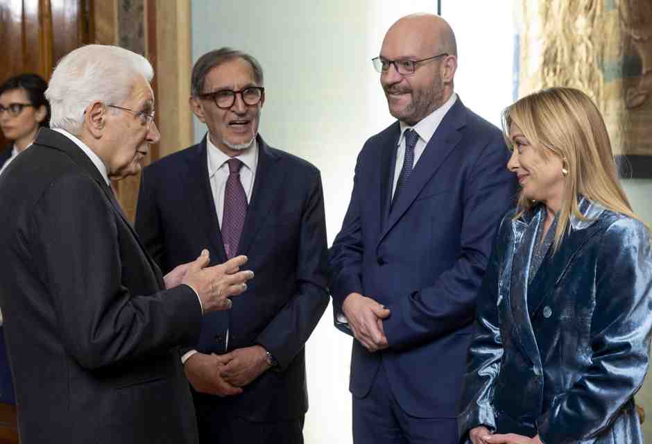 Meloni ascolta Mattarella e frena sulla data del referendum. I contatti Mantovano-Conte-Schlein. Decreto Kyiv approvato
