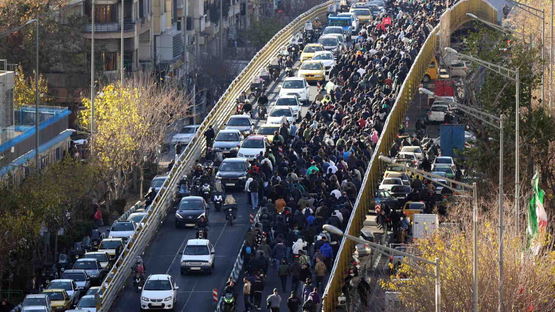 Le proteste dei bazar e le scelte dell’Iran che hanno bruciato il rial