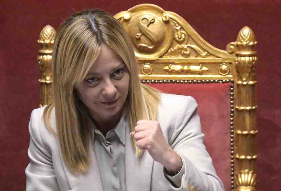 Meloni sprint dopo manovra. Legge elettorale subito. La "pace" di Mattarella e le armi (a marzo) di Salvini