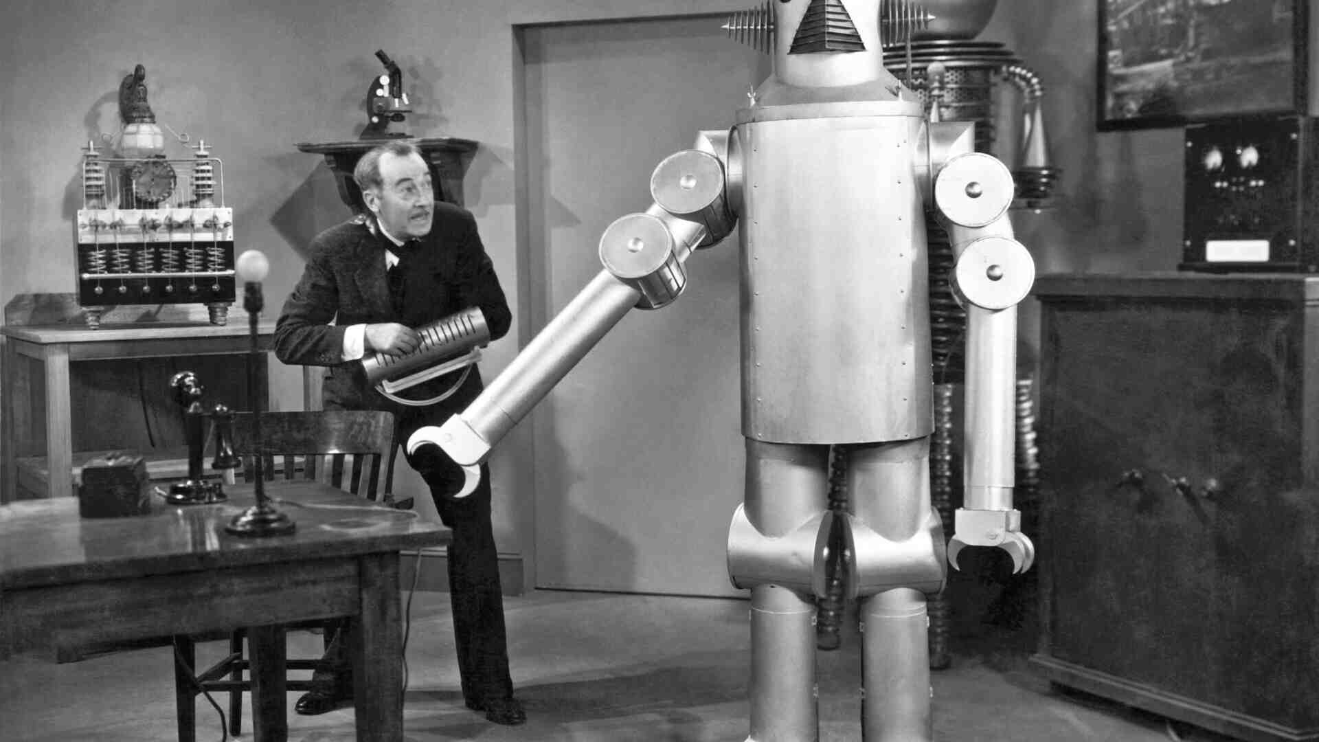 Un robot e il suo inventore nel film della Universal "The Vanishing Shadow", 1934. (Foto di Underwood Archives/Getty Images) <br />