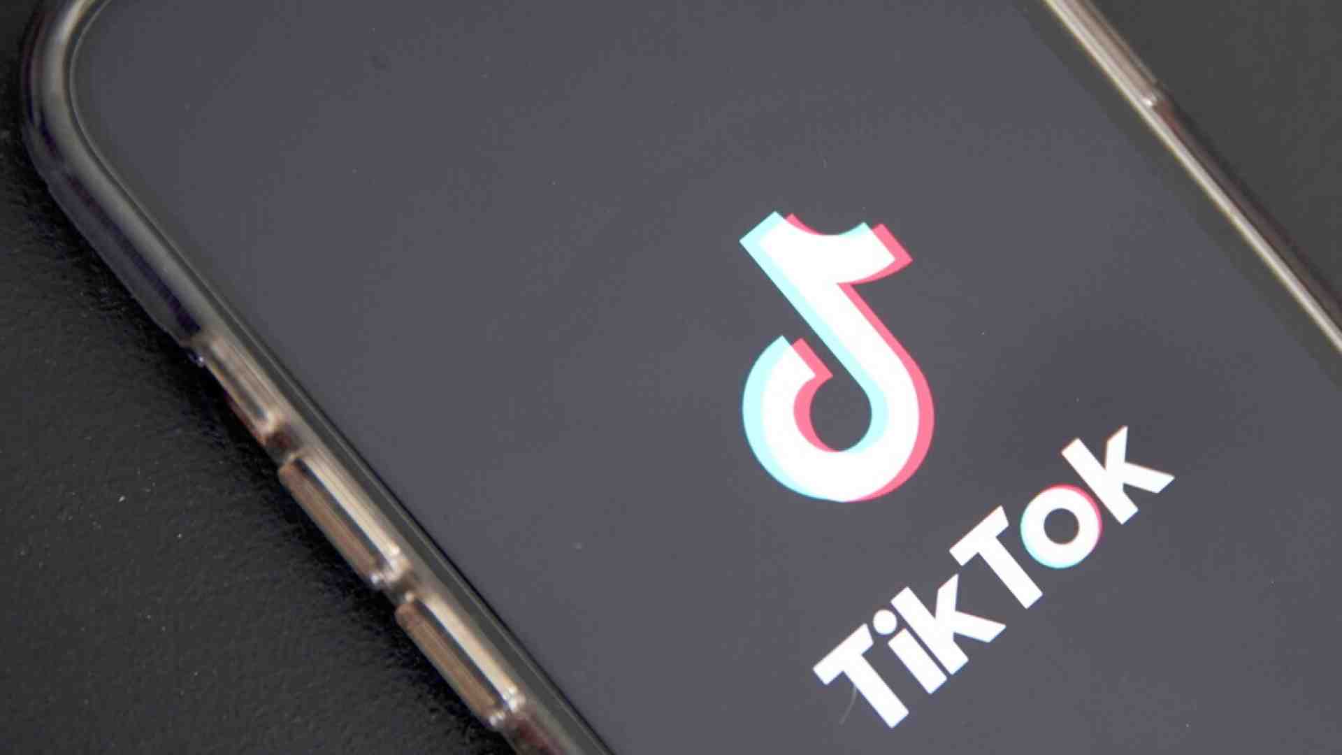 TikTok ha favorito una campagna di disinformazione in Polonia: non è la prima volta che accade nell'Ue